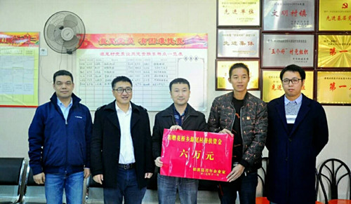 松溪县县长苏建旗带领青年企业家入户扶贫并宣讲党的十九大精神