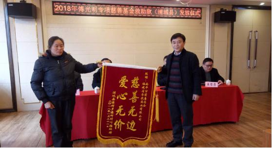 寒冬大雪送温暖,慈善救助暖人心